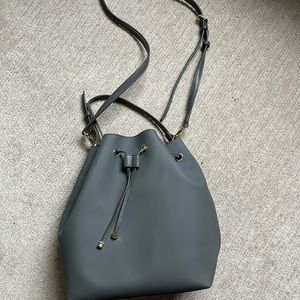 Tommy Hilfiger bucket draw string bag in charcoal